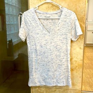 Old Navy vintage v-neck t-shirt Heathered white / blue